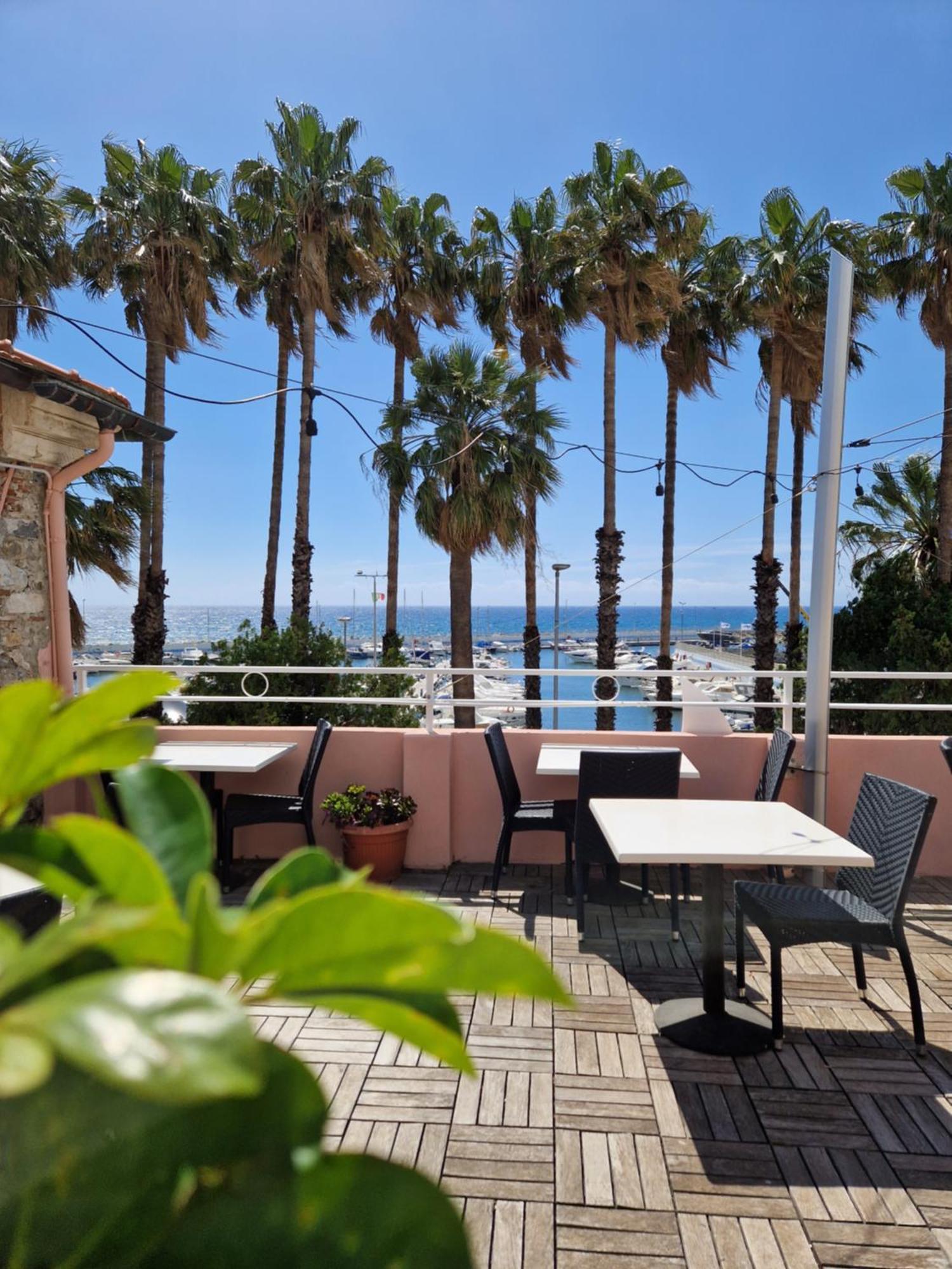 Vela Bianca H & R Hotel Diano Marina Exterior foto